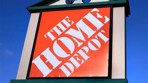 What time does home depot close on sunday - Today, we’re proud to be the world’s largest home improvement retailer. In more than 2,200 stores across North America, we aspire to excel in service – to our customers, associates, communities and shareholders. That’s what leadership means to us. That's The Home Depot difference.... There are over 1,000 Home Depot locations in the US.